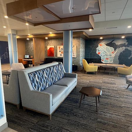 Holiday Inn Express & Suites - Tomah By Ihg Екстериор снимка