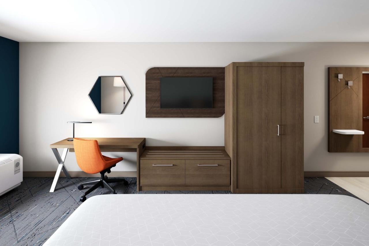 Holiday Inn Express & Suites - Tomah By Ihg Екстериор снимка