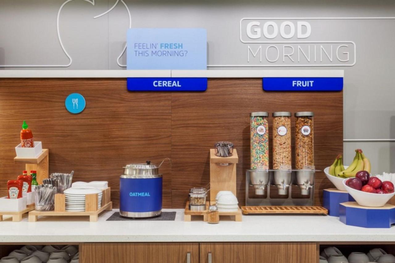 Holiday Inn Express & Suites - Tomah By Ihg Екстериор снимка