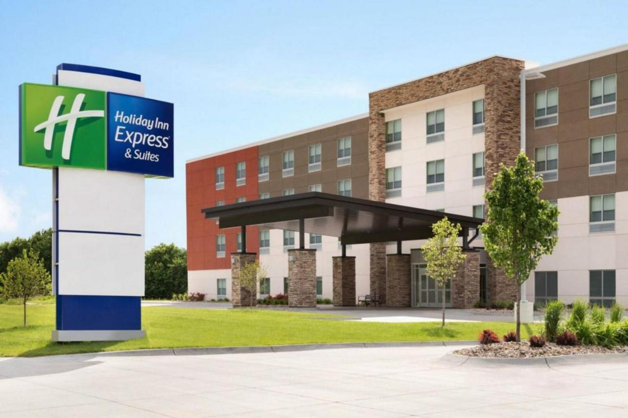 Holiday Inn Express & Suites - Tomah By Ihg Екстериор снимка