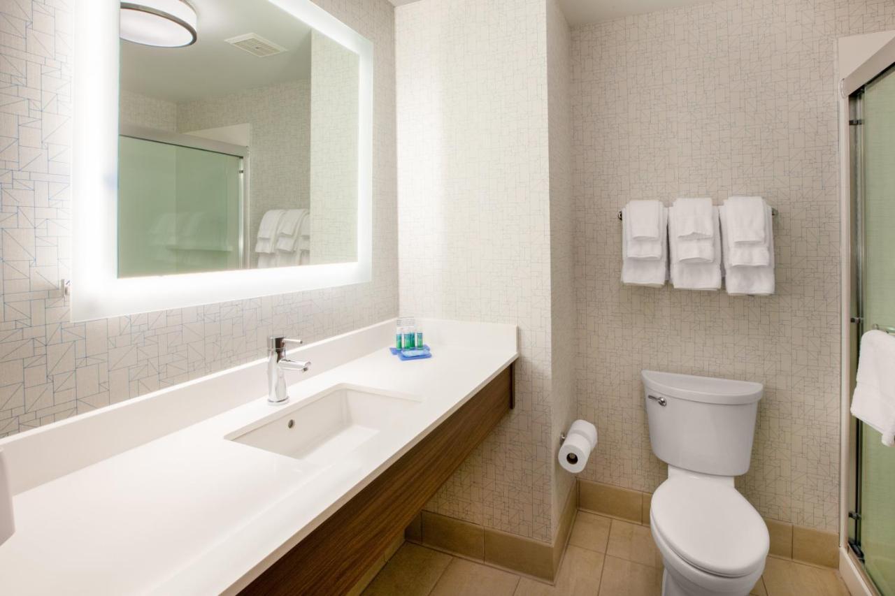 Holiday Inn Express & Suites - Tomah By Ihg Екстериор снимка