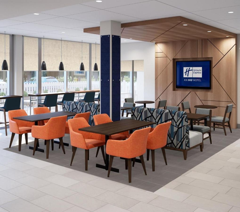 Holiday Inn Express & Suites - Tomah By Ihg Екстериор снимка