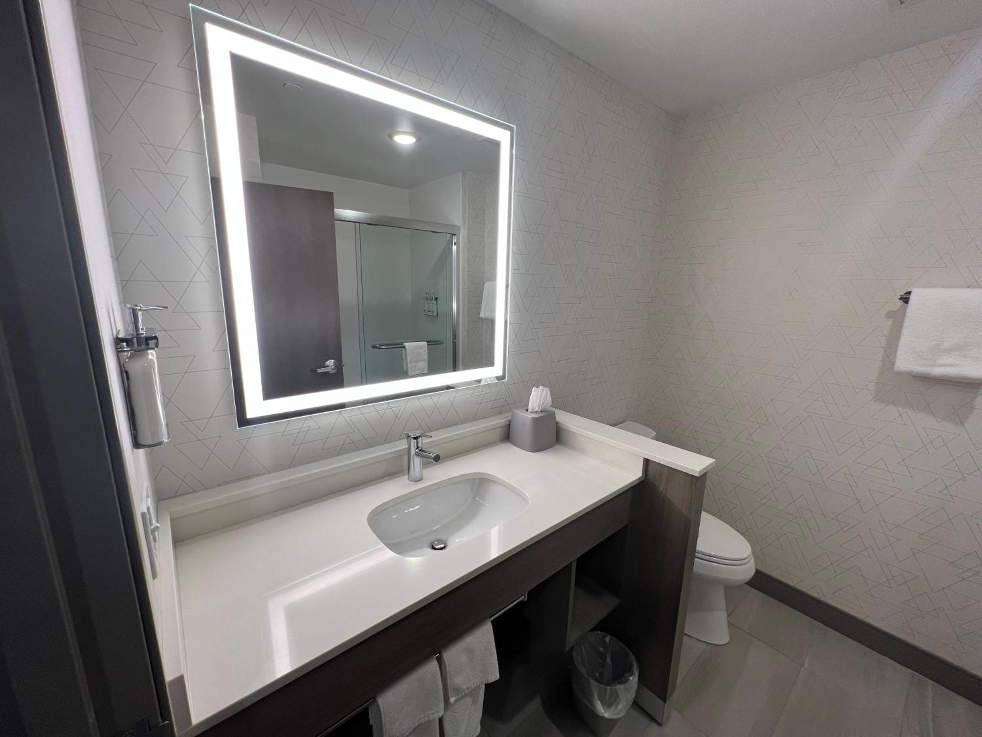 Holiday Inn Express & Suites - Tomah By Ihg Екстериор снимка